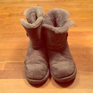 Grey 1 button uggs, genuine, may need a cleaning.